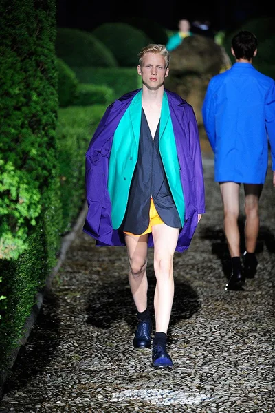 Look 38